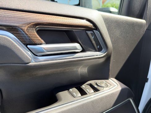 Used 2025 Chevrolet Silverado 2500 LT w/ Convenience Package image 27