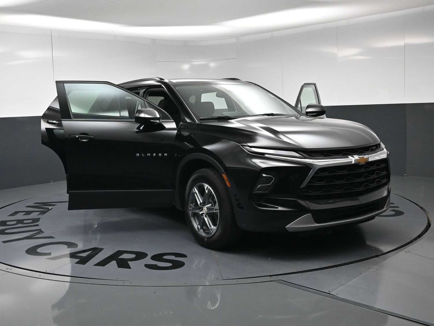 Used 2025 Chevrolet Blazer LT w/ Convenience Package FWD image 24