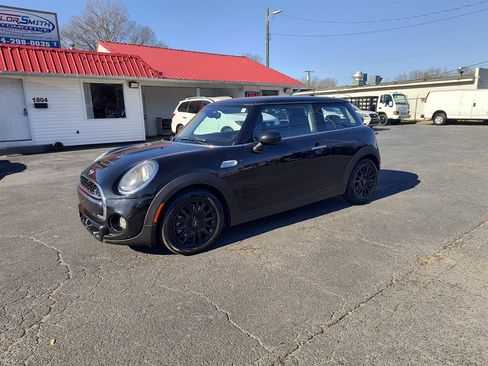 Used 2019 MINI Cooper S image 1