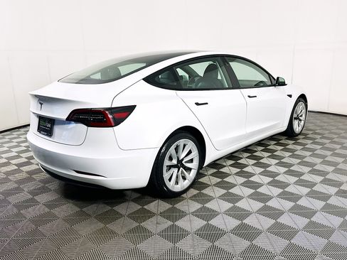 Used 2023 Tesla Model 3 Standard Range RWD image 9
