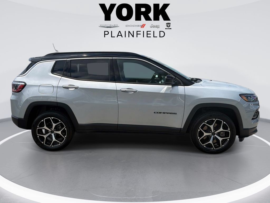 Used 2025 Jeep Compass Limited AWD/4WD image 4