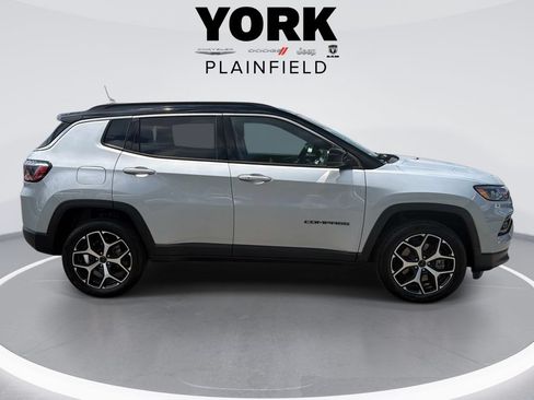 Used 2025 Jeep Compass Limited AWD/4WD image 4