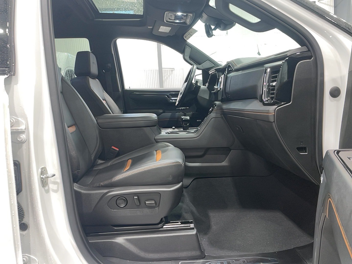 Used 2023 GMC Sierra 1500 AT4 w/ AT4 Premium Package AWD/4WD image 14