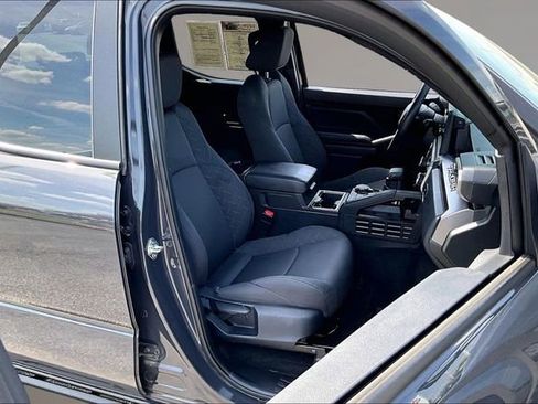 Used 2025 Toyota Tacoma SR5 AWD/4WD image 26