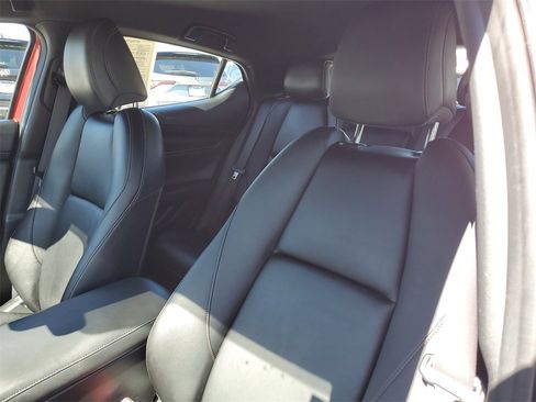 Used 2019 MAZDA MAZDA3 Hatchback w/ Preferred Package image 19