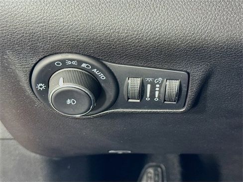 Used 2022 Jeep Compass Limited image 10