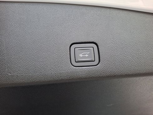 Used 2025 Cadillac XT6 Sport w/ Technology Package image 33