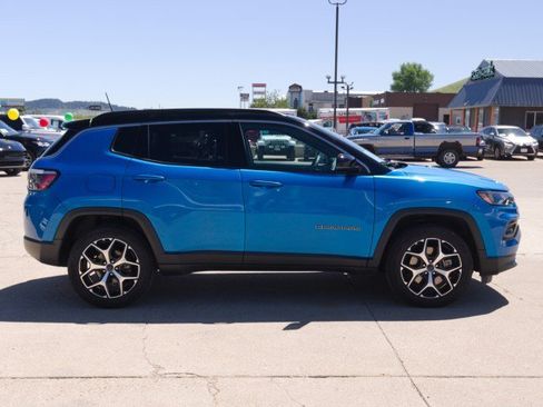 Used 2025 Jeep Compass Limited AWD/4WD image 5