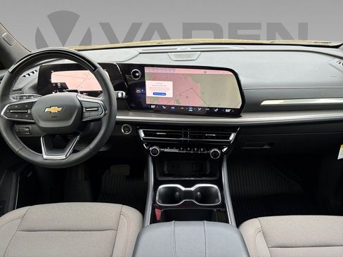 New 2025 Chevrolet Traverse LT w/ Enhanced Driving Package image 3