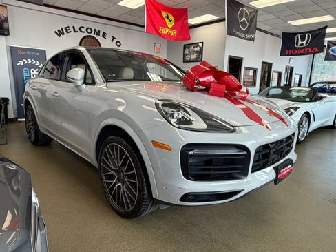 Used 2023 Porsche Cayenne Platinum Edition AWD/4WD image 2