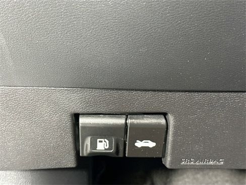 Used 2023 Nissan Versa SV image 21