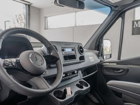 Used 2025 Mercedes-Benz Sprinter 3500 image 7