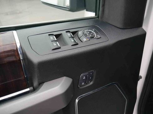 Used 2015 Ford F150 Platinum w/ Equipment Group 701A Luxury image 37