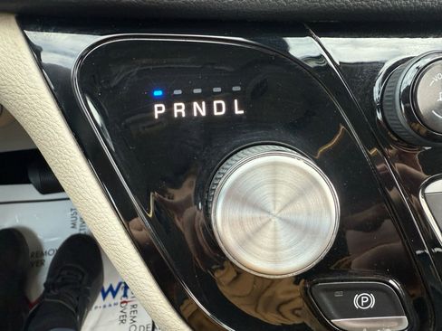 Used 2017 Chrysler Pacifica Limited image 20