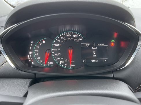 Used 2022 Chevrolet Trax LT w/ LT Convenience Package image 14