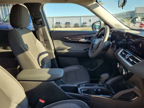 Used 2025 Chevrolet TrailBlazer LT image 35