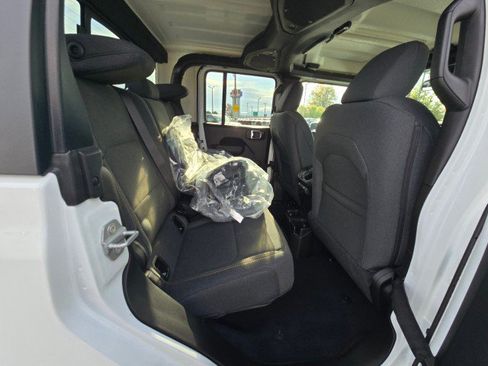 New 2025 Jeep Gladiator Sport image 14