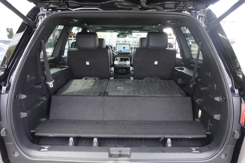 Used 2023 Toyota Sequoia Platinum AWD/4WD image 8
