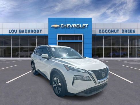 Used 2023 Nissan Rogue SV image 1