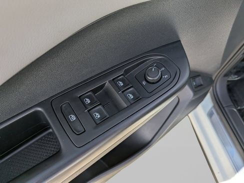 Certified 2023 Volkswagen Taos SE FWD image 17