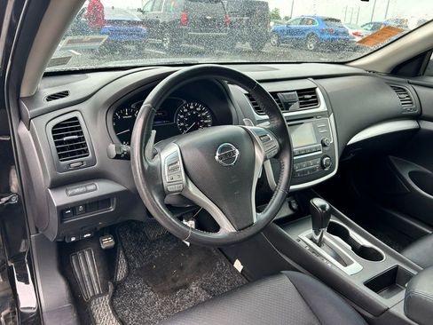 Used 2017 Nissan Altima 2.5 SR FWD image 9