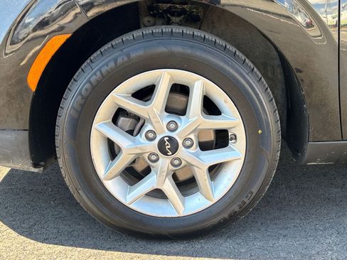 Used 2025 Kia Soul LX w/ LX Technology Package image 25