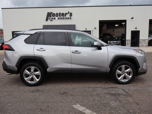 Used 2019 Toyota RAV4 Limited w/ Carpet Mat Package AWD/4WD image 9