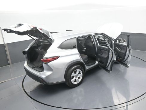 Used 2023 Toyota Highlander LE image 63