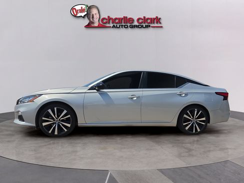 Used 2022 Nissan Altima 2.5 SR FWD image 2