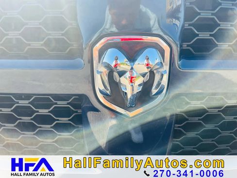 Used 2017 RAM 1500 Express AWD/4WD image 9