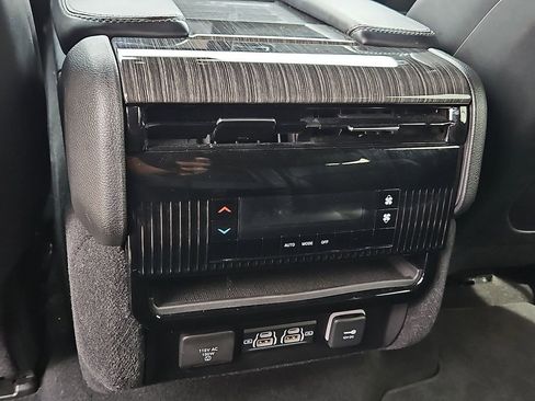 Used 2022 Jeep Wagoneer Series II image 19