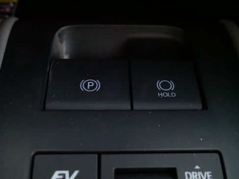 Used 2024 Toyota Venza Limited image 30