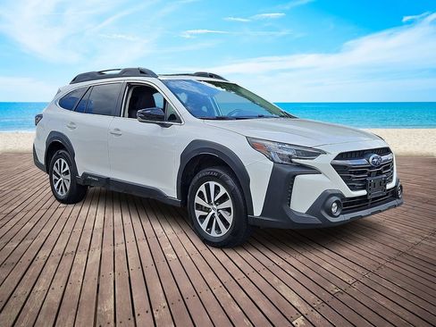 Used 2023 Subaru Outback Premium AWD/4WD image 3