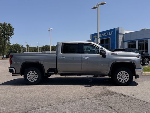 Used 2025 Chevrolet Silverado 2500 LTZ w/ LTZ Plus Package AWD/4WD image 13