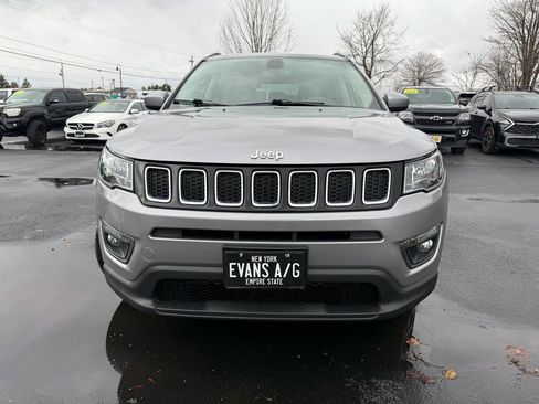 Used 2021 Jeep Compass Latitude image 2
