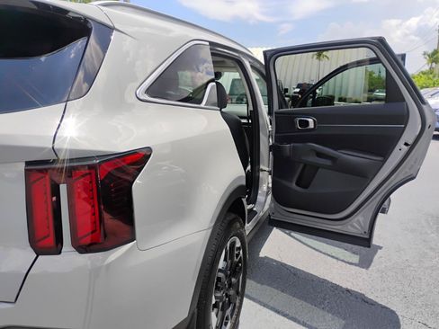 Used 2024 Kia Sorento S w/ Panoramic Sunroof Package FWD image 35