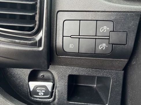 Used 2025 RAM ProMaster 2500 w/ Convenience Group image 16