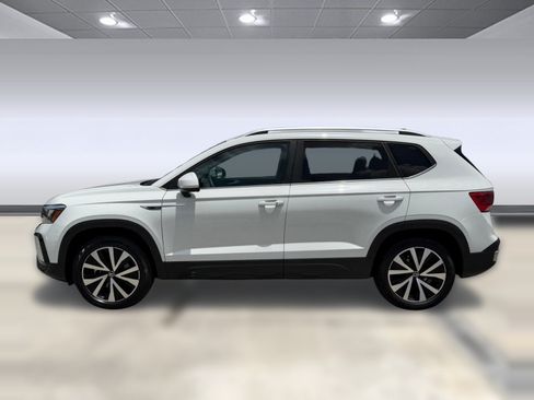 Used 2022 Volkswagen Taos SE AWD/4WD image 2
