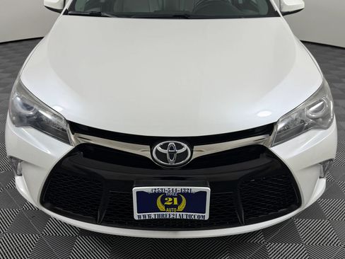 Used 2017 Toyota Camry XSE w/ Moonroof Package FWD image 3