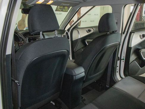 Used 2025 Kia Soul S image 9