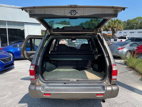 Used 2002 Nissan Pathfinder SE AWD/4WD image 11