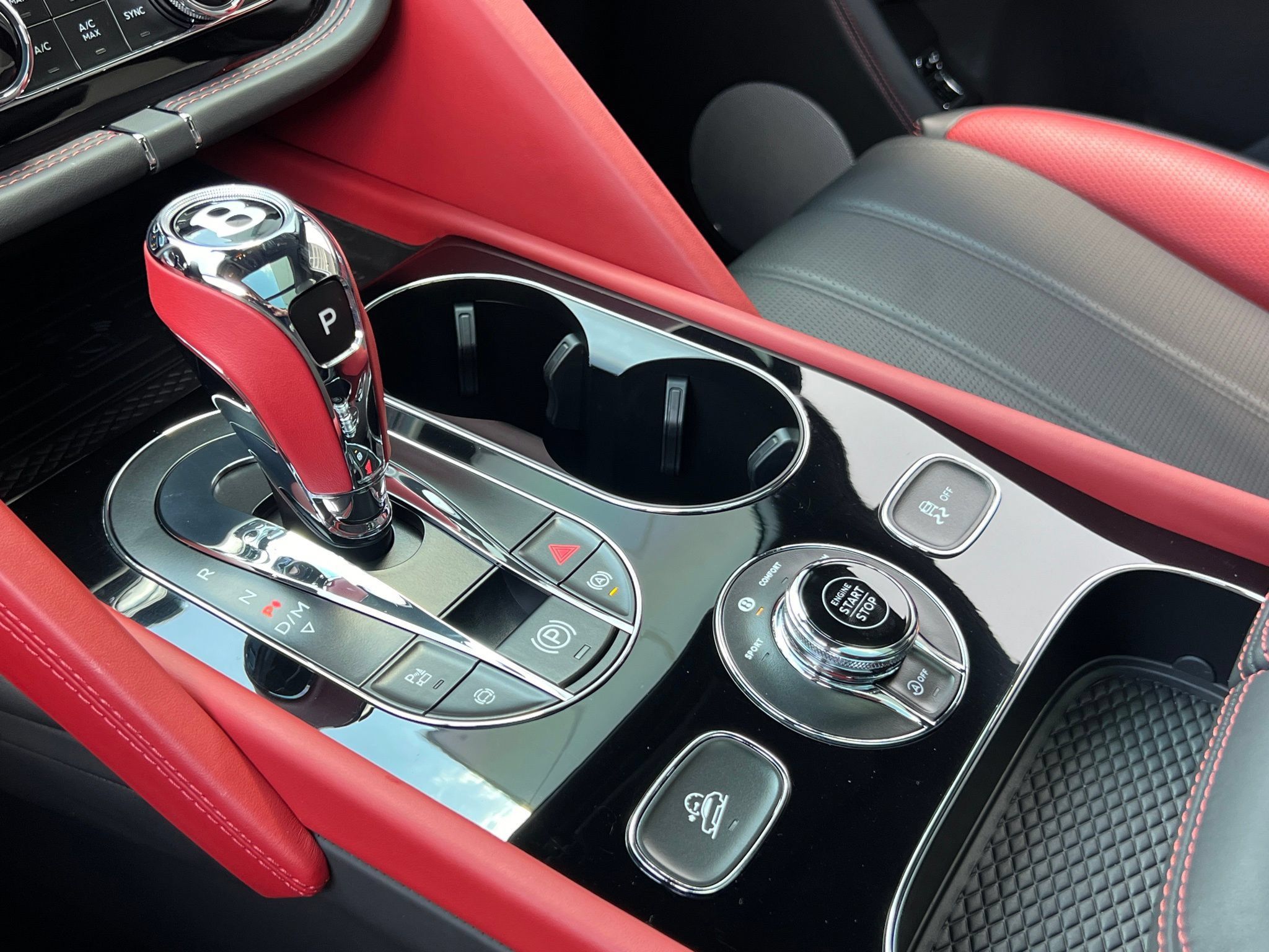 Certified 2024 Bentley Bentayga AWD/4WD image 35