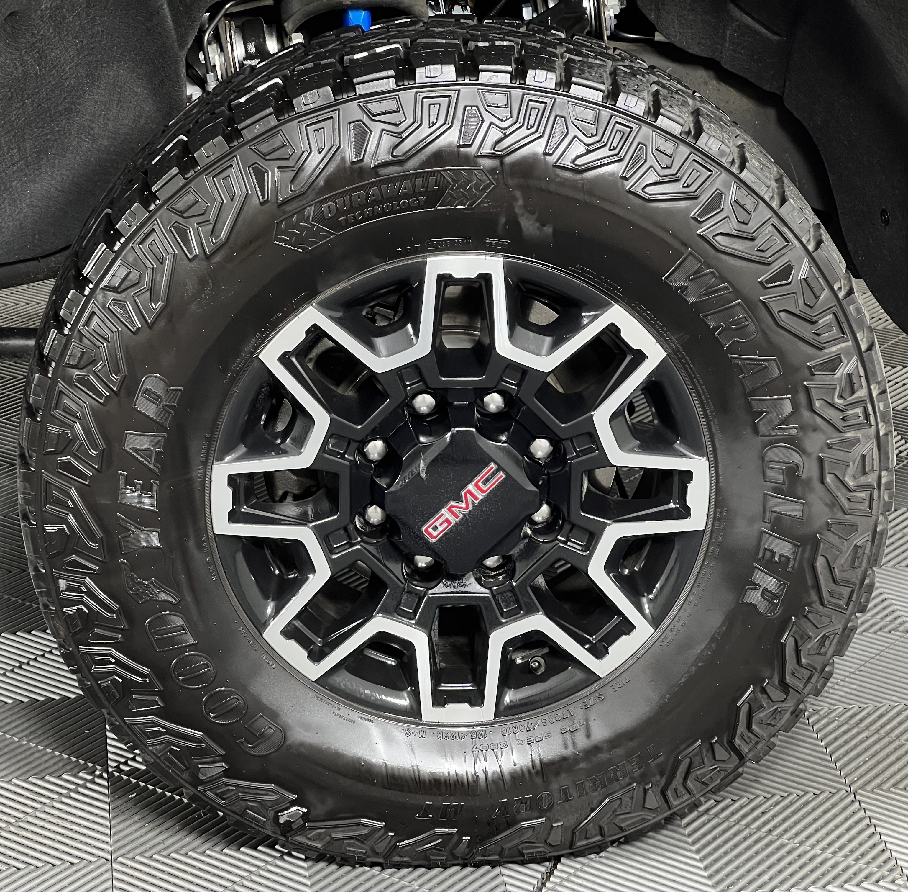 Used 2024 GMC Sierra 2500 AT4X AWD/4WD image 15