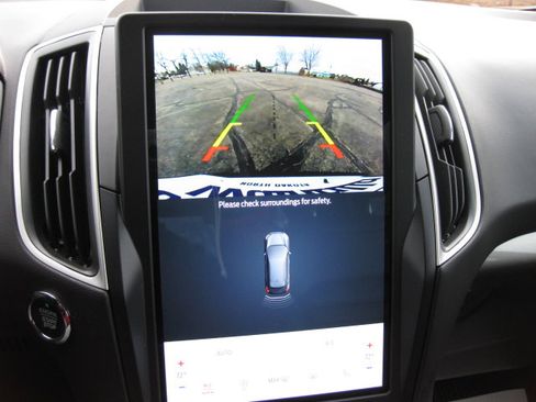 Used 2024 Ford Edge SEL w/ Convenience Package image 14