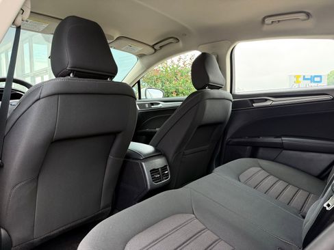 Used 2020 Ford Fusion SE FWD image 16