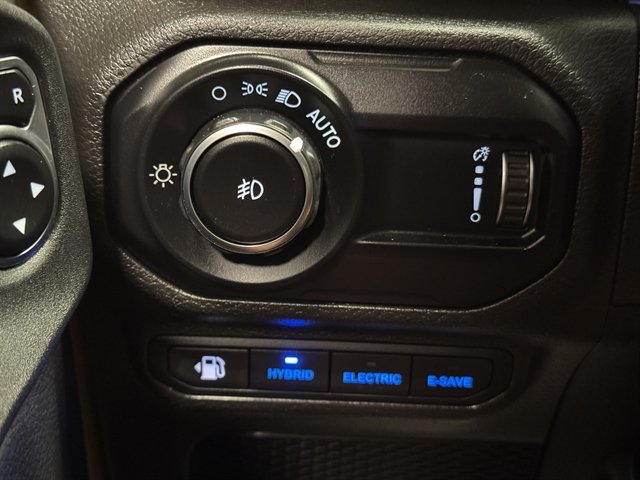 Used 2023 Jeep Wrangler Unlimited Sahara AWD/4WD image 38