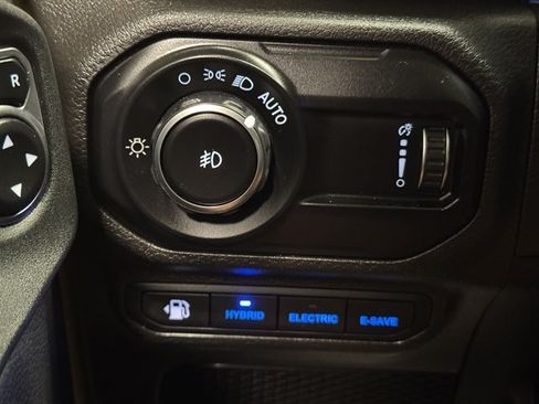 Used 2023 Jeep Wrangler Unlimited Sahara AWD/4WD image 38