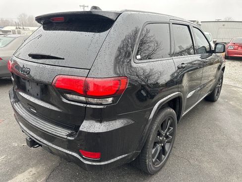 Used 2017 Jeep Grand Cherokee Altitude image 5