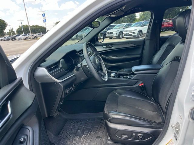 Used 2023 Jeep Grand Cherokee L Laredo RWD image 14