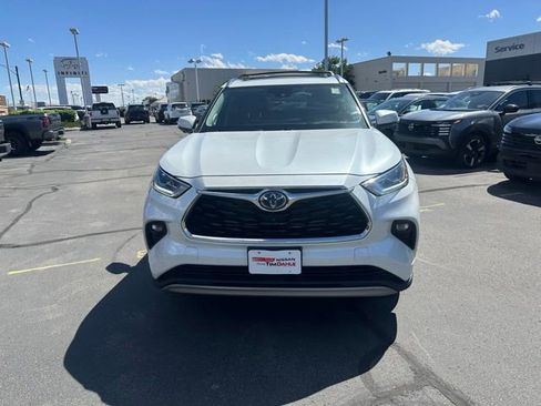 Used 2023 Toyota Highlander Platinum AWD/4WD image 4